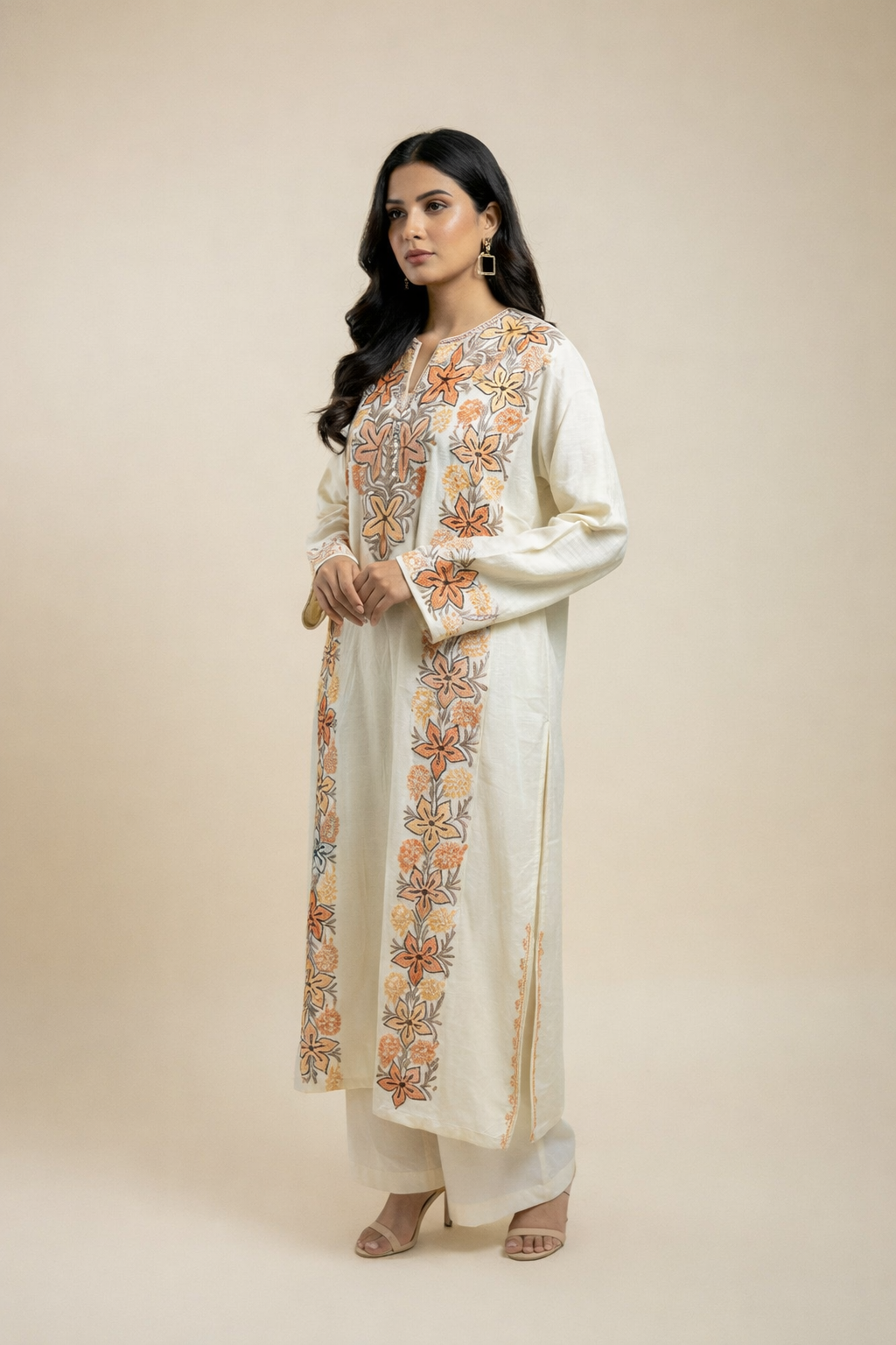 Ivory Hand-Embroidered Kashmiri Pheran with Floral Motifs